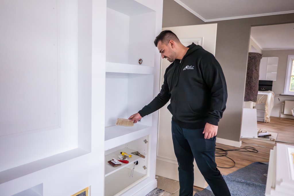 Reinigungsarbeiten nach einer Wohnungsrenovierung.